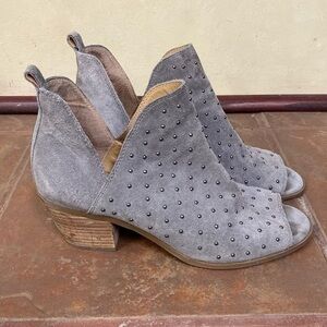 Lucky Brand Barlenna Women's Suede Studded Peep Toe Booties Sz 7